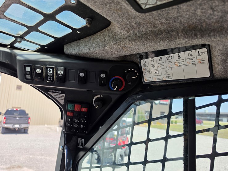 2023-deere-333g-image-11