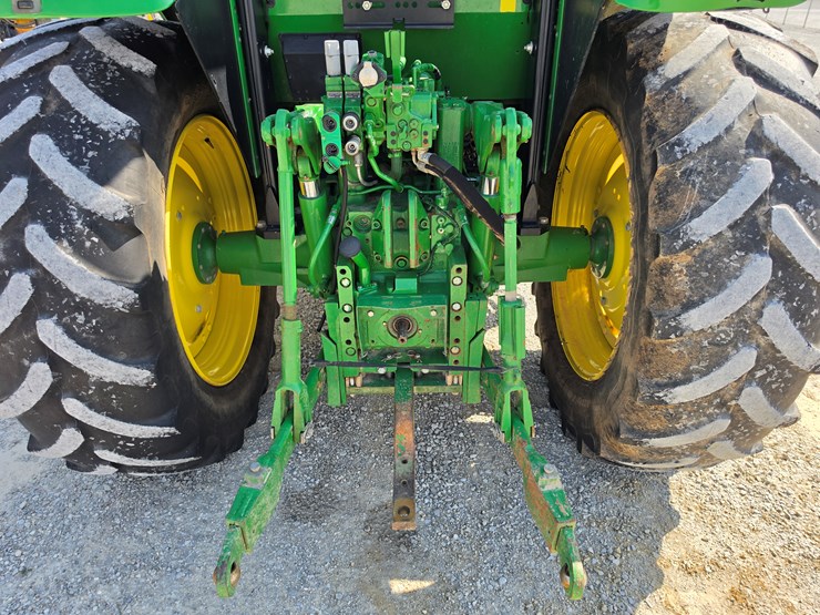 2017-john-deere-6110m-image-13