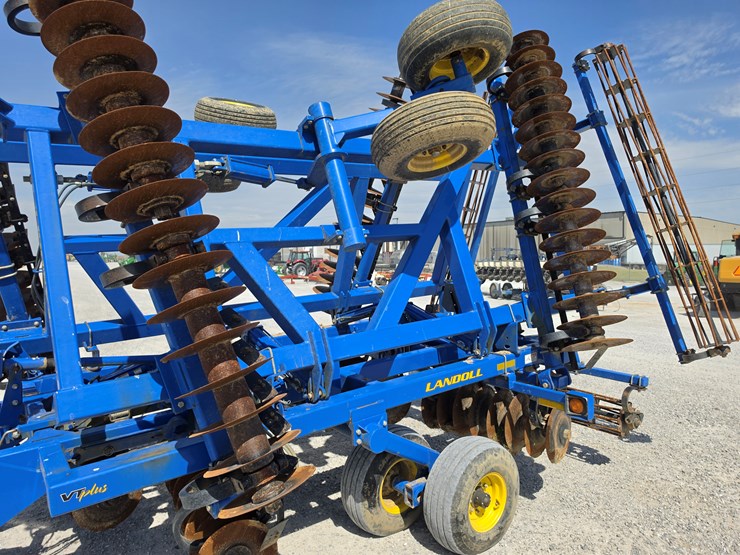 2010-landoll-7431-29-image-7