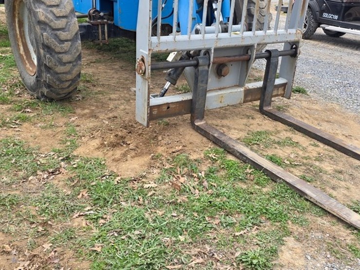 2011-genie-gth844-image-30