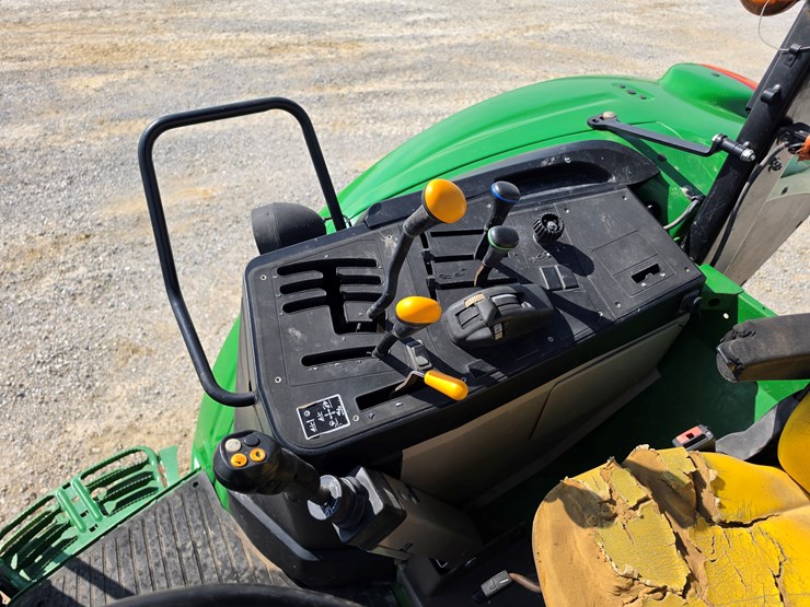 2017-john-deere-6110m-image-19