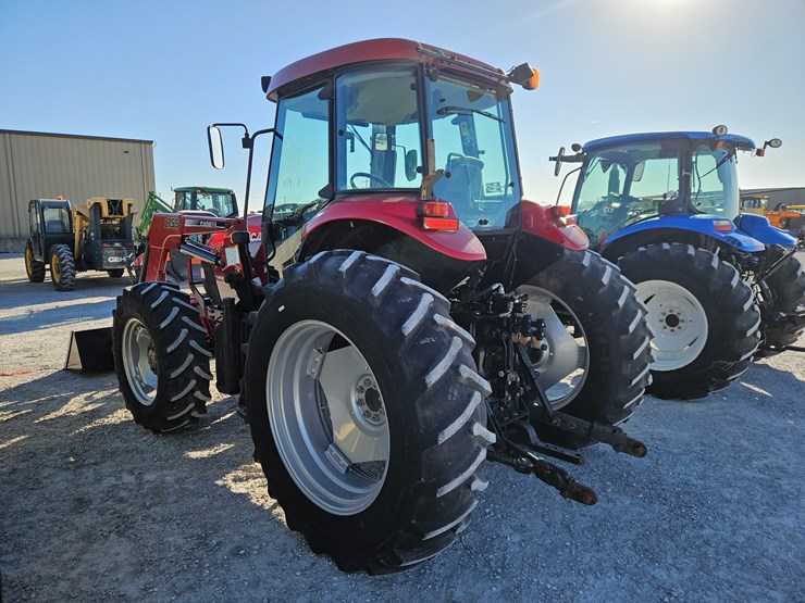 2012-case-ih-farmall-125a-image-14