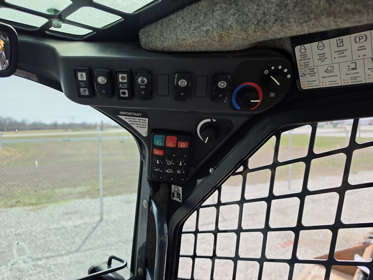 2018-deere-333g-image-11