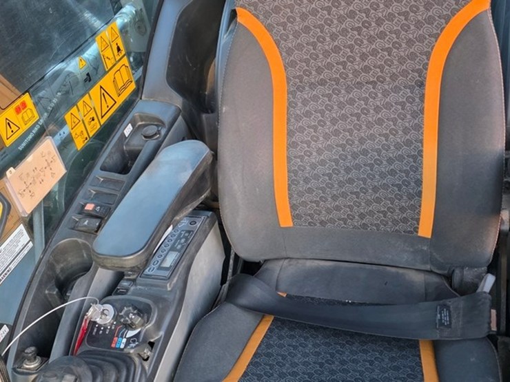 2022-case-cx250d-image-79