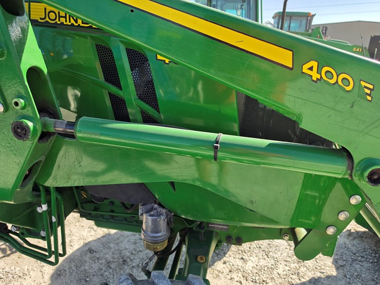 2018-john-deere-4052m-image-21
