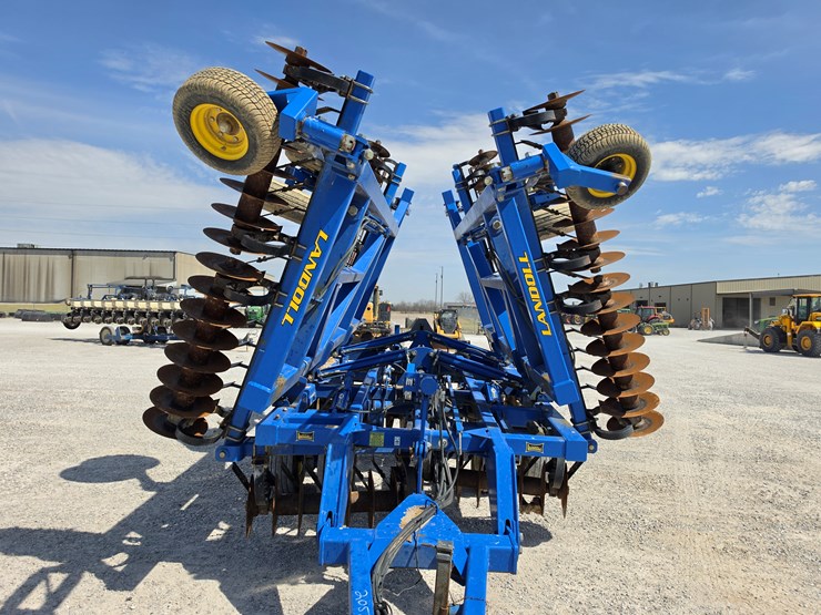 2010-landoll-7431-29-image-3