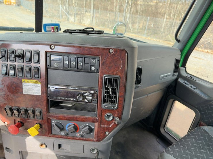 2018-mack-pinnacle-cxu613-image-27