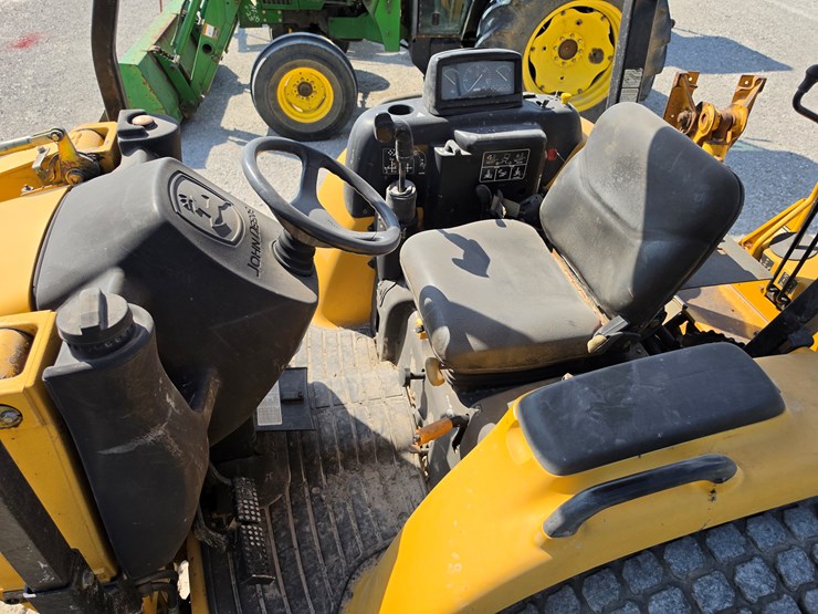 2004-deere-110-image-18