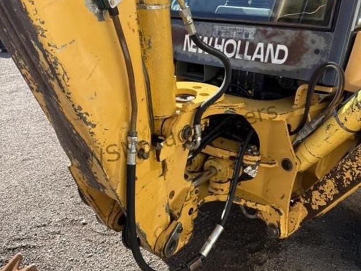 new-holland-lb115-image-16