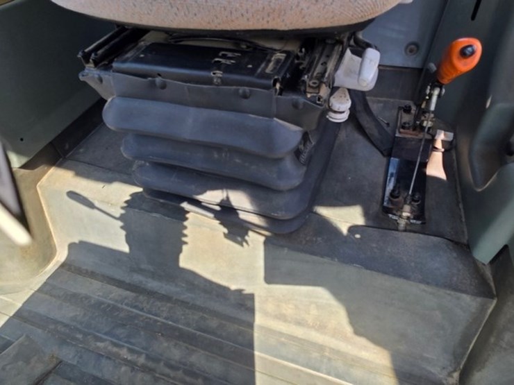 2005-agco-lt75-image-49