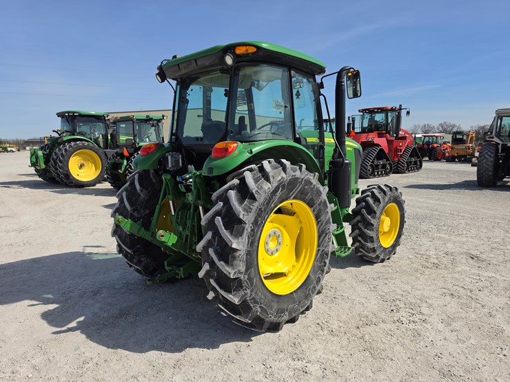 2022-john-deere-6135e-image-6
