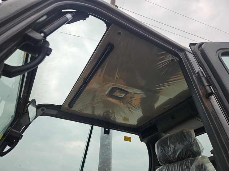 2022-case-cx57c-image-8