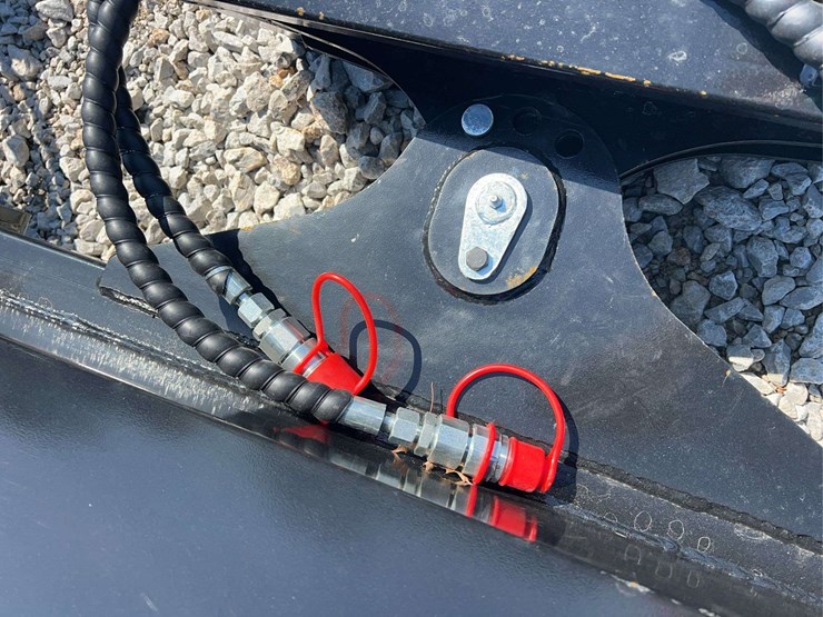 sdlanch-mini-skid-steer-hydraulic-sweeper-image-3