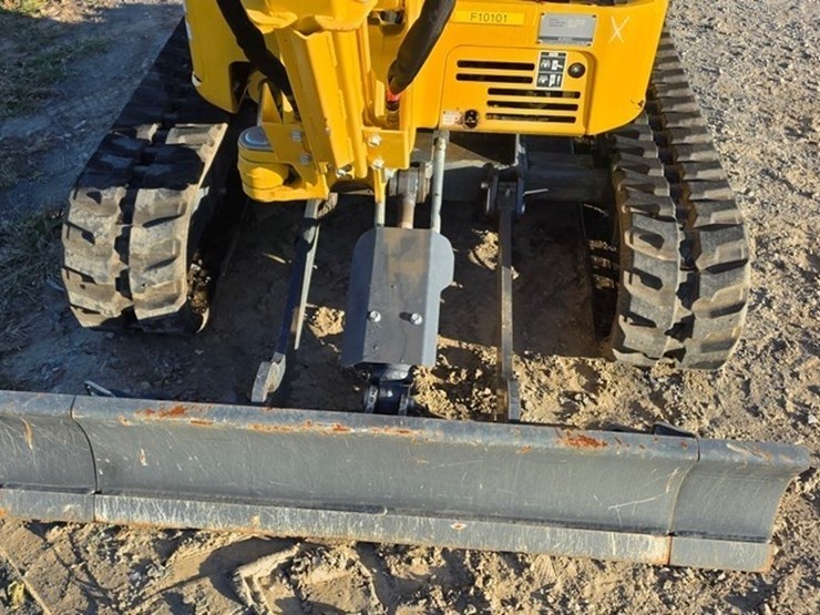 2022-kobelco-sk17sr-image-30