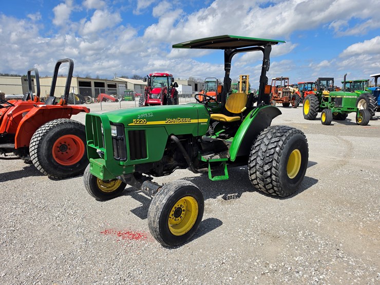 2004-john-deere-5220-image-1