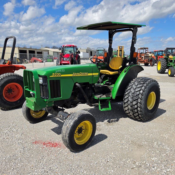 2004 JOHN DEERE 5220