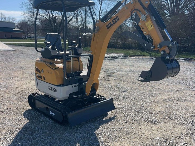 sdlanch-sdle20-mini-excavator-image-3