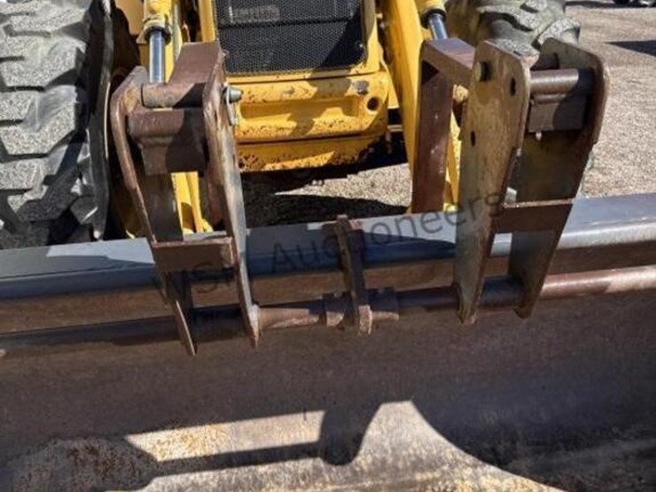 new-holland-lb115-image-25