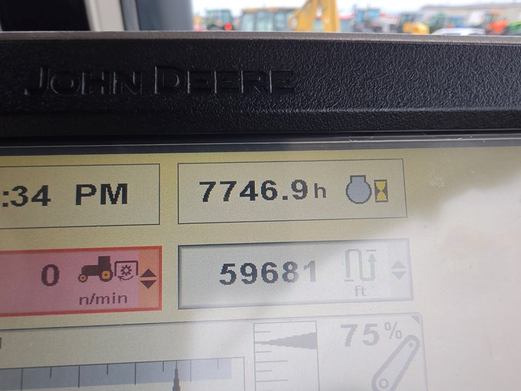 2011-john-deere-8235r-image-10