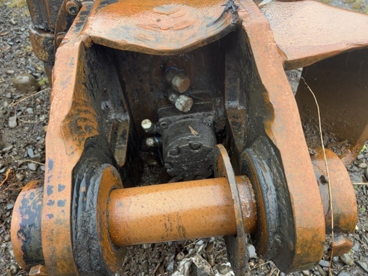 young-log-grapple-image-4