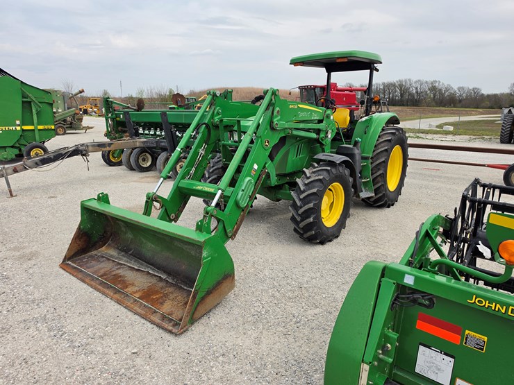 2017-john-deere-6120m-image-1