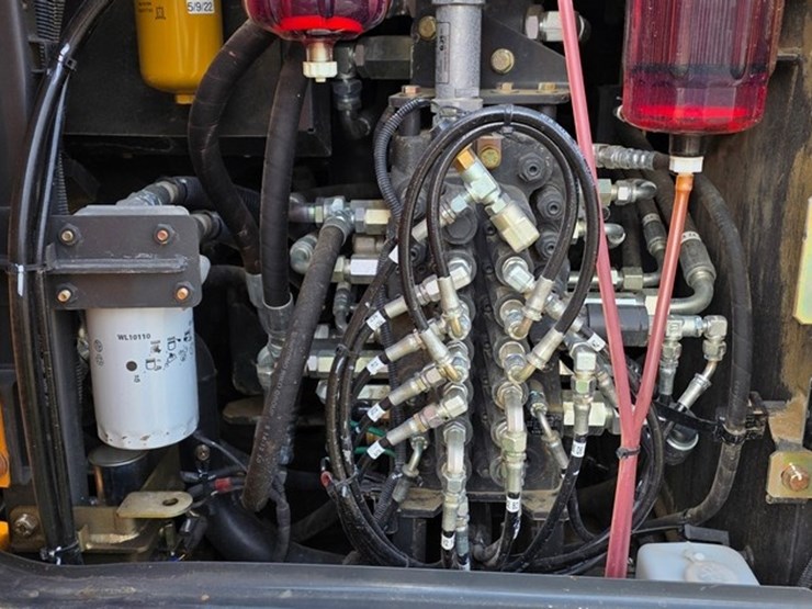 2021-case-cx80c-image-54