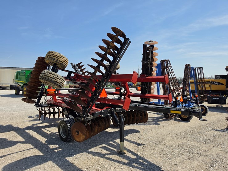 2021-case-ih-345-image-12