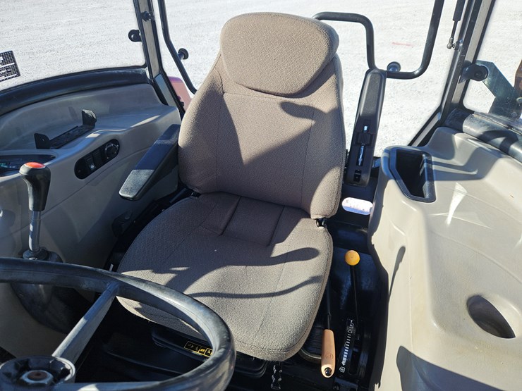 2012-case-ih-farmall-125a-image-17