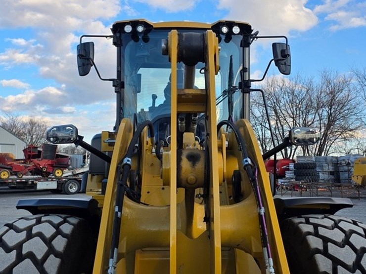 2024-caterpillar-930-image-51