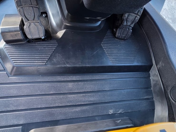 2024-caterpillar-930-image-68