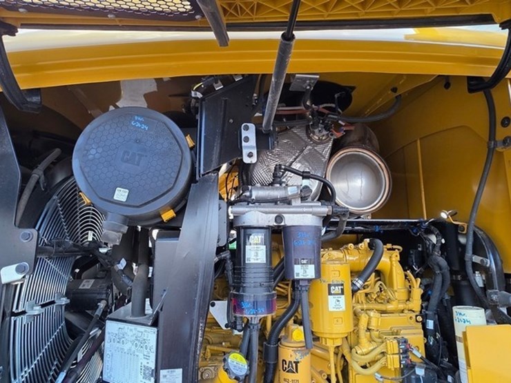 2024-caterpillar-930-image-57