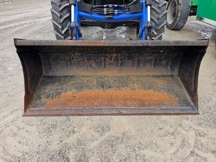 2010-new-holland-t6020-image-3