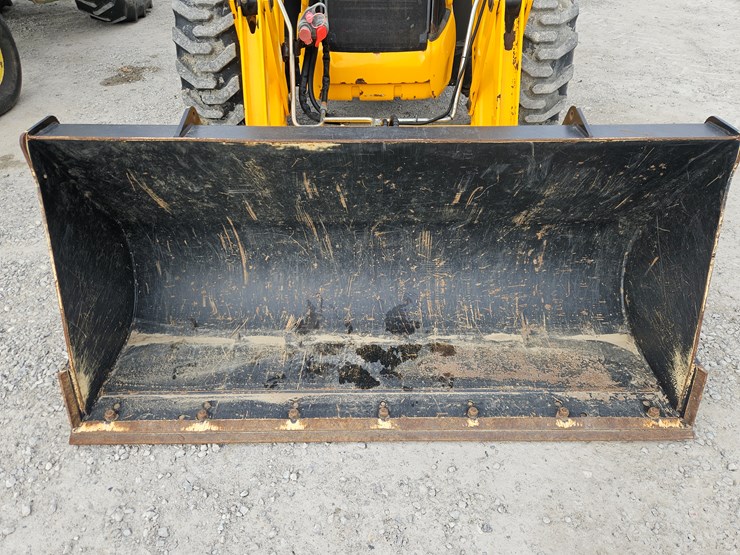 2018-jcb-3cx-compact-image-3