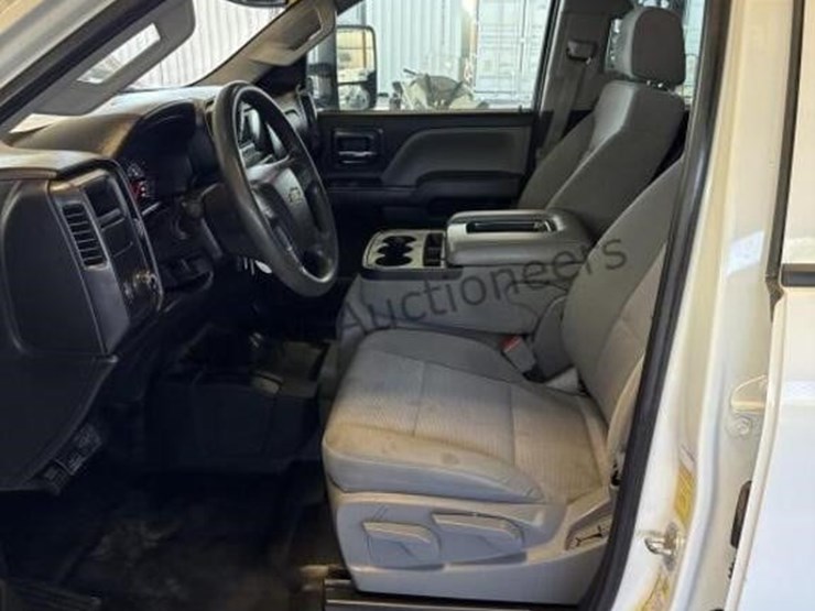 2016-chevrolet-silverado-2500hd-image-24