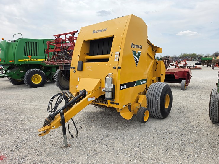 2016-vermeer-604n-image-13