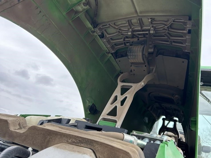 2014-john-deere-8320r-image-19