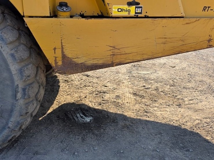 2014-caterpillar-740b-image-52