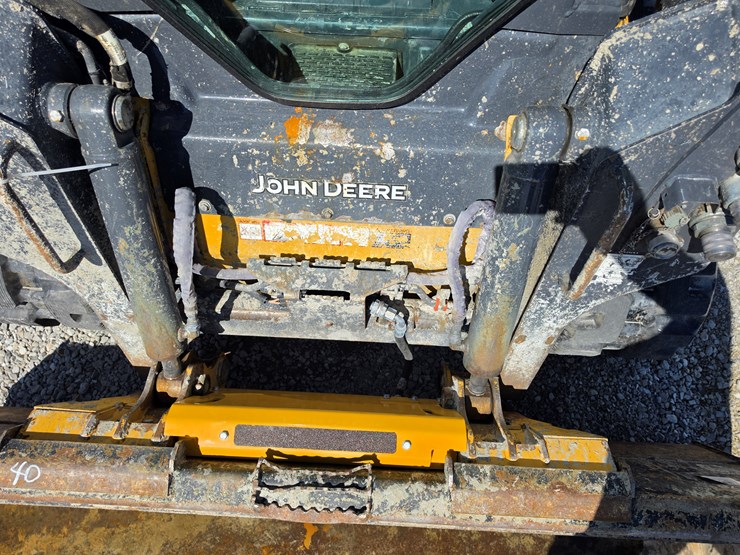 2023-deere-317g-image-5