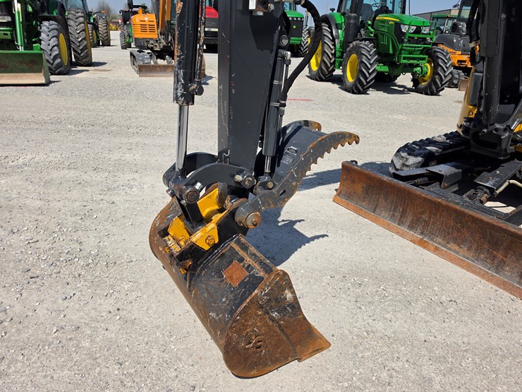 2022-deere-35g-image-2