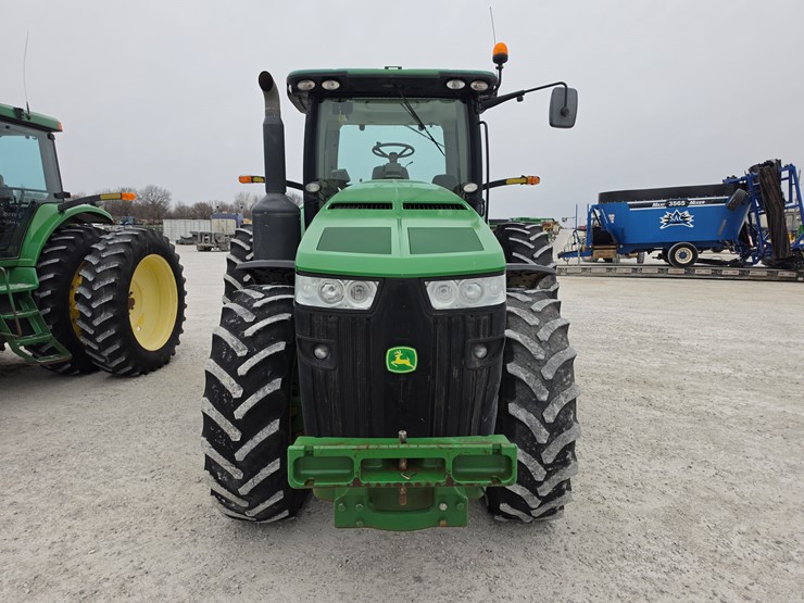 2011-john-deere-8235r-image-2