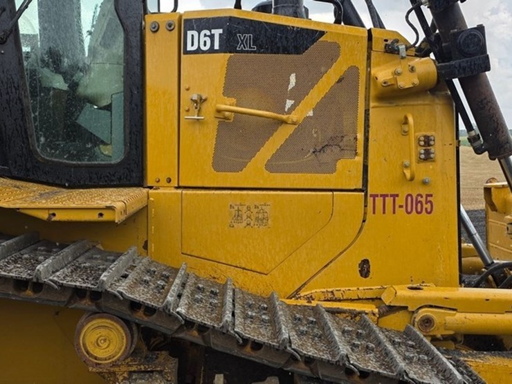 2012-caterpillar-d6t-xl-image-40