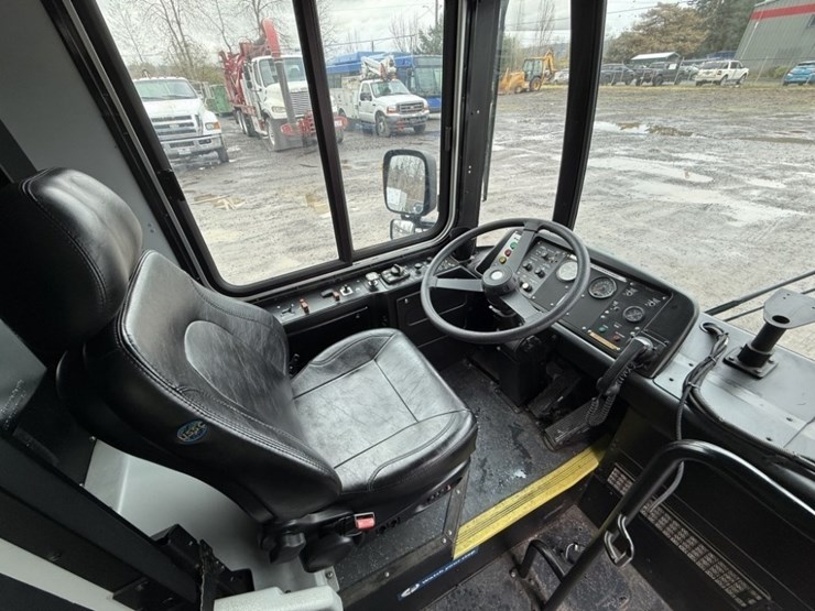 2012-gillig-40'-electric-transit-bus-image-24