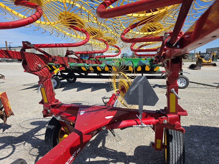 2022-new-holland-819-image-3