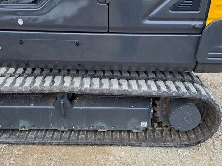 2020-new-holland-e57c-image-28