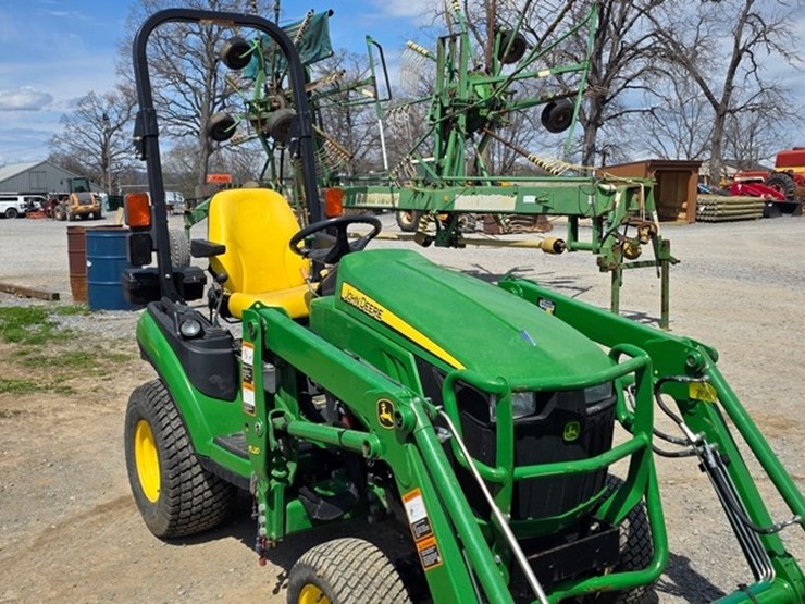 2014-john-deere-1025r-image-7