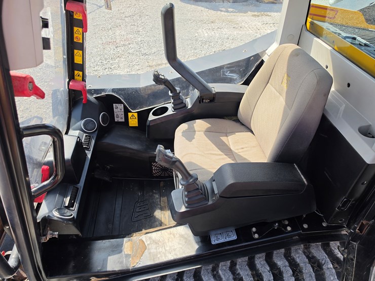 2017-jcb-260t-image-19