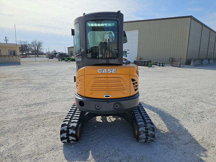 2019-case-cx37c-image-17