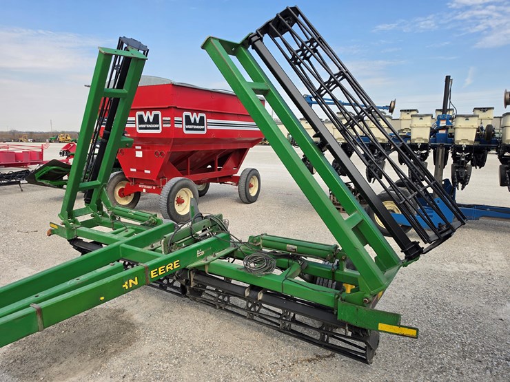 2004-john-deere-200-image-3