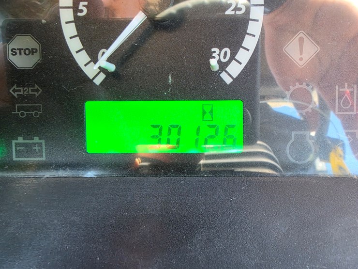 2014-john-deere-5085m-image-17