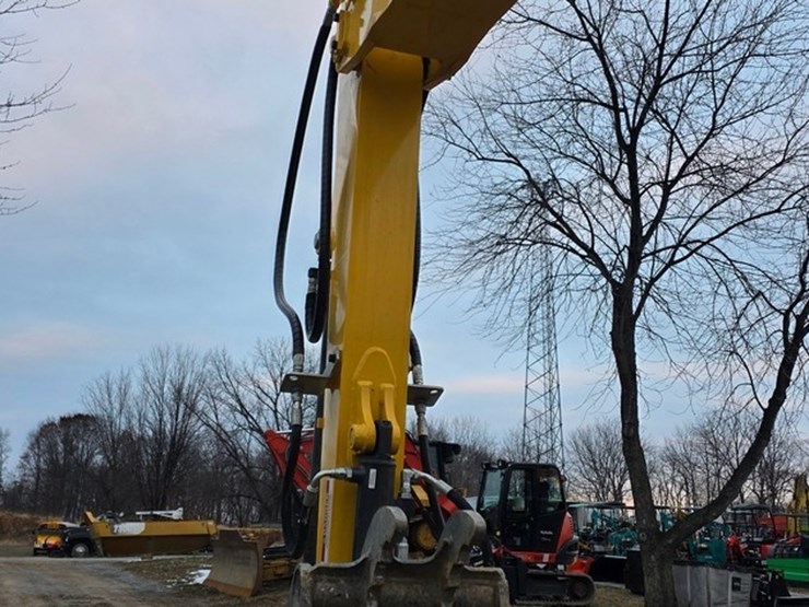 2020-new-holland-e57c-image-43